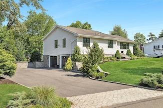 6 Village Way, Smithtown, NY 11787