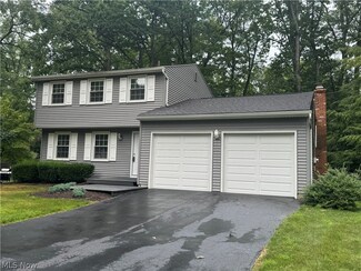 7823 Castle Rock Dr NE, Warren, OH 44484
