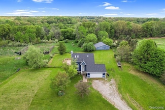 19101 Weller Rd, Gregory, MI 48137