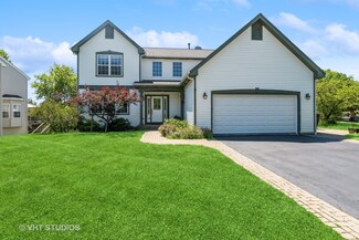 439 N Crooked Lake Ln, Lindenhurst, IL 60046