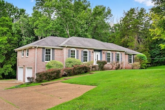 121 Caldwell Dr, Hendersonville, TN 37075