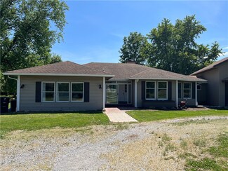 2436 N County Road 1800e, Charleston, IL 61920