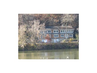 108 Lake Forest Dr, Bonner Springs, KS 66012