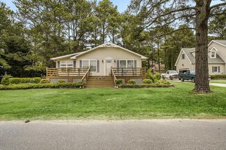 7200 Pine Dr, Chincoteague Island, VA 23336