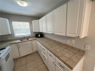 4290 Gulfstream Dr Unit 16, Naples, FL 34112