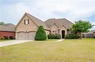 345 Silver Pointe Dr, Elmore, AL 36025