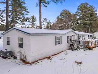 33 Theodore Dr, Brunswick, ME 04011