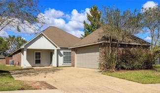 4085 Water Oak Dr, Zachary, LA 70791