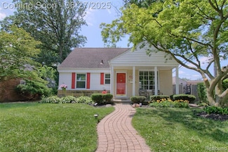 2371 Allard Ave, Grosse Pointe Woods, MI 48236