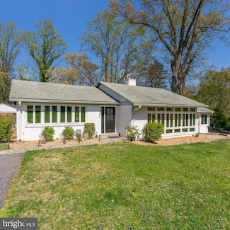 1736 Overlook Dr, Silver Spring, MD 20903