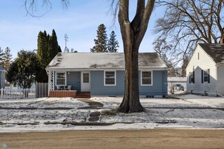 915 3rd St S, Moorhead, MN 56560