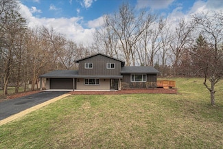 15712 Woodgate Rd N, Minnetonka, MN 55345