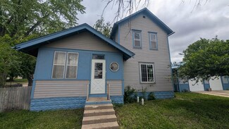 112 Pine St, Peterson, IA 51047