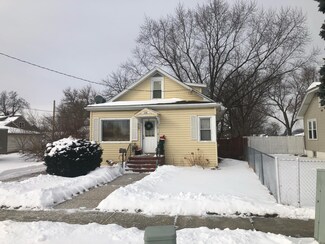 150 N Loucks St, Aurora, IL 60505