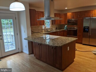 3591 Lions Field Rd, Triangle, VA 22172