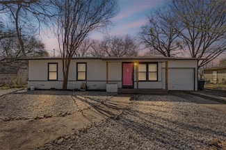 204 S Crites St, Granbury, TX 76048