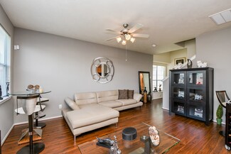 2723 Maybrook Hollow Ln, Houston, TX 77047