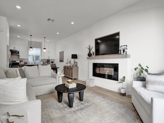 5662 Hazeltine Ave, Van Nuys, CA 91401