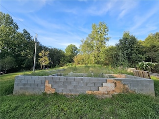 610 W Cruette St, Iva, SC 29655