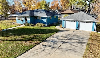 804 9th St S, Olivia, MN 56277