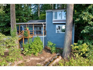 7025 Glacier Dr, Springfield, OR 97478