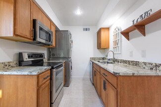 10212 Regal Oaks Dr Unit B, Dallas, TX 75230