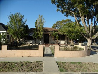 11827 207th St, Lakewood, CA 90715