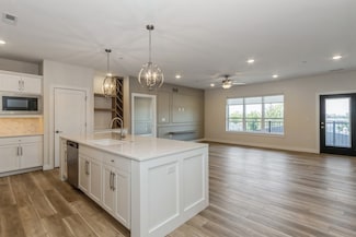 1953 1st Ave SE Unit 404, Cedar Rapids, IA 52402