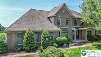 4777 York Dr, Orefield, PA 18069