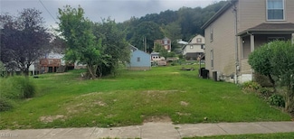 232 Indiana Ave, Chester, WV 26034
