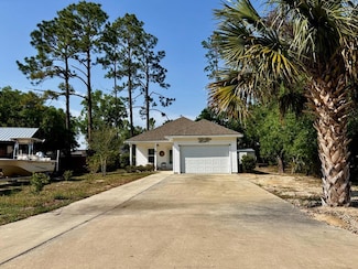105 Saunders Cir, Port St. Joe, FL 32456