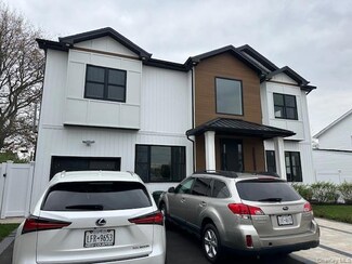 49 Pilgrim Ln, Westbury, NY 11590