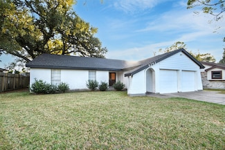 9243 Friendship Rd, Houston, TX 77080