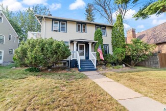2039 E 8th St, Duluth, MN 55812