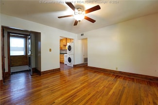 371 Kenna Dr, Charleston, WV 25309
