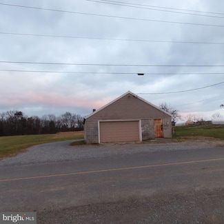 5237 Rolling Rd, Chambersburg, PA 17202