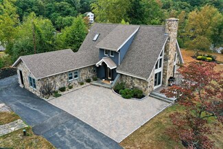 4 Nipmuc Dr, Mendon, MA 01756