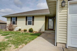 611 W Osage St, Clever, MO 65631