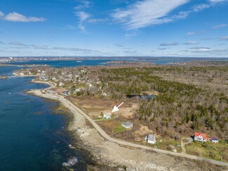 252 Seashore Ave, Peaks Island, ME 04108