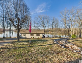 206 Lakeshore Dr N, Bumpus Mills, TN 37028