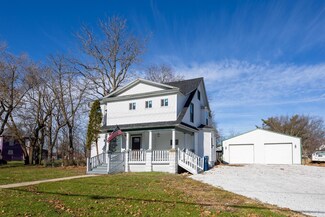 110 W Jasper St, Goodland, IN 47948