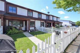 97 Debbie St, Staten Island, NY 10314