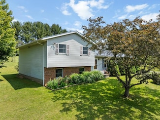 145 Lee Way, Chester, WV 26034