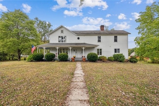 713 Mill Run Rd, Mill Run, PA 15464