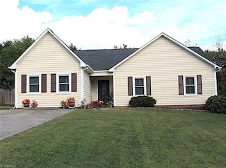 229 Creeksedge Ct, Winston Salem, NC 27105