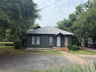 2023 N Center St, Bonham, TX 75418