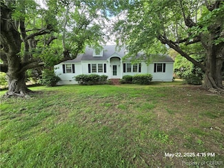 300 Irvington Rd, Kilmarnock, VA 22482