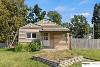7052 Binney St, Omaha, NE 68104