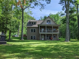 1363 Main Rd, Eddington, ME 04428