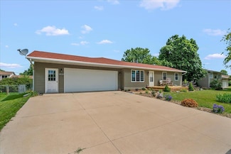 400 E Elder St, Dike, IA 50624